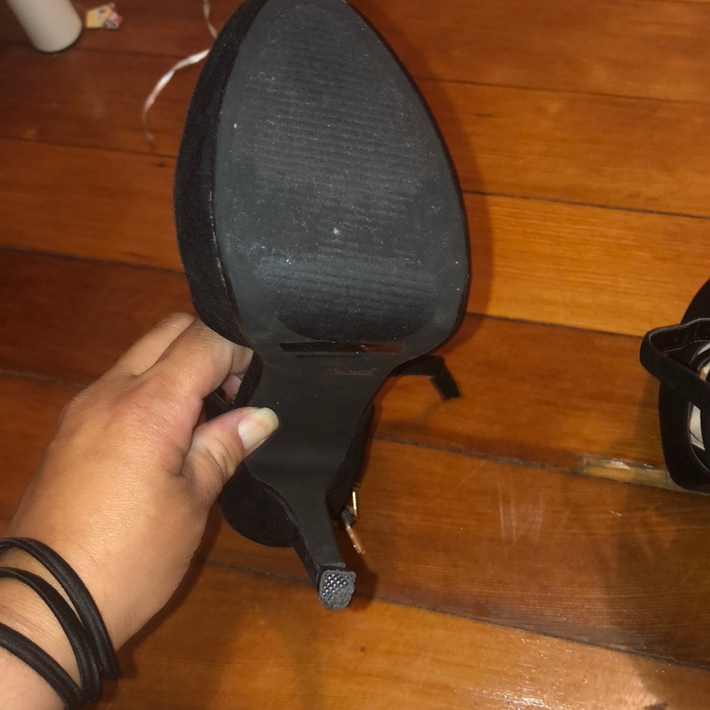 High Heels - Picture 3 of 3